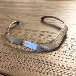 Retro Vintage 1970’s Margo’s wavy design silver tone choker necklace